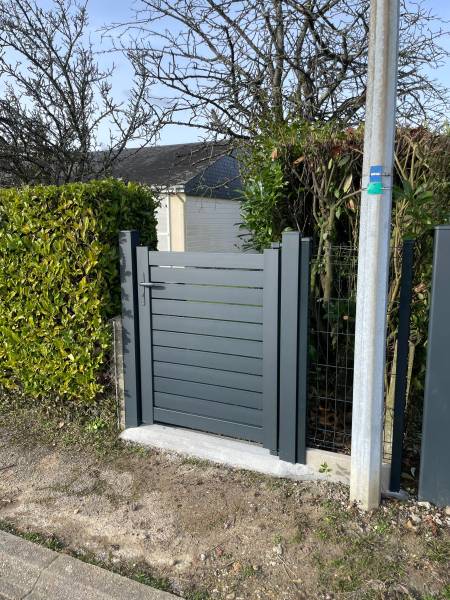     Ensemble portail motorisé KOSTUM FRESK CADO aluminium gris sablé