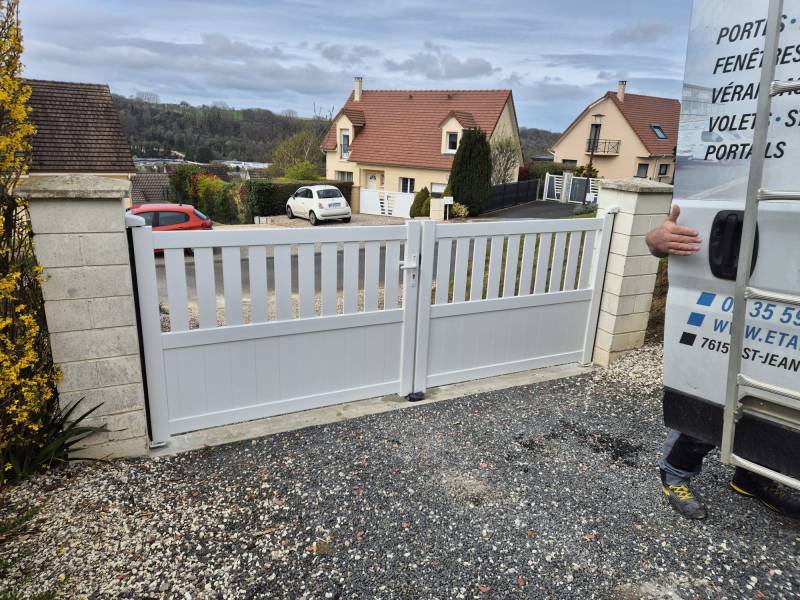     Menuiseries extérieures ETANEL spécialiste portail aluminium Normandie