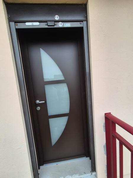 Porte d'entrée aluminium GARANCE 3 EURADIF gamme Passage Néo couleur RAL 1247 pose Canteleu