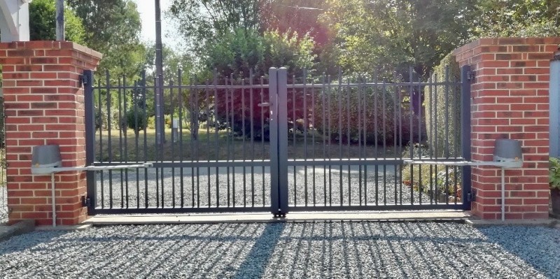 Trouver un portail battant sur-mesure en bord de mer proche de Dieppe 76