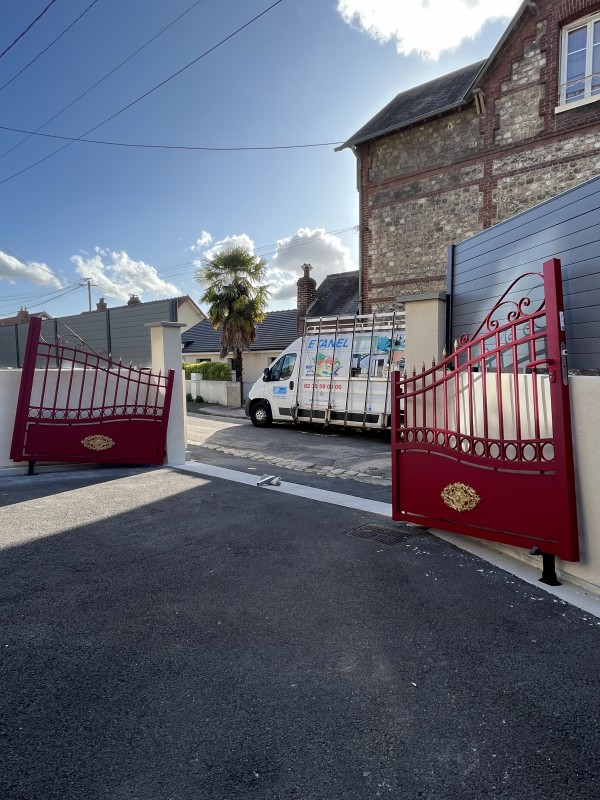 Portail aluminium régulateur de pente personnalisé isneauville