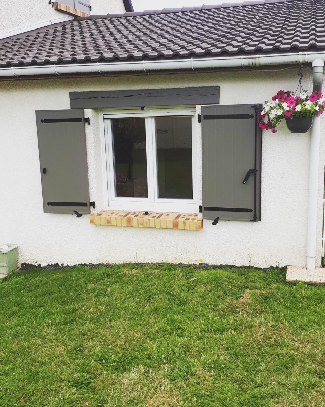 Rénover sa maison avec des fenêtres PVC phoniques et ferrage sécurisé à Cailly près de Quincampoix (76) avec une entreprise certifiée QUALIBAT RGE