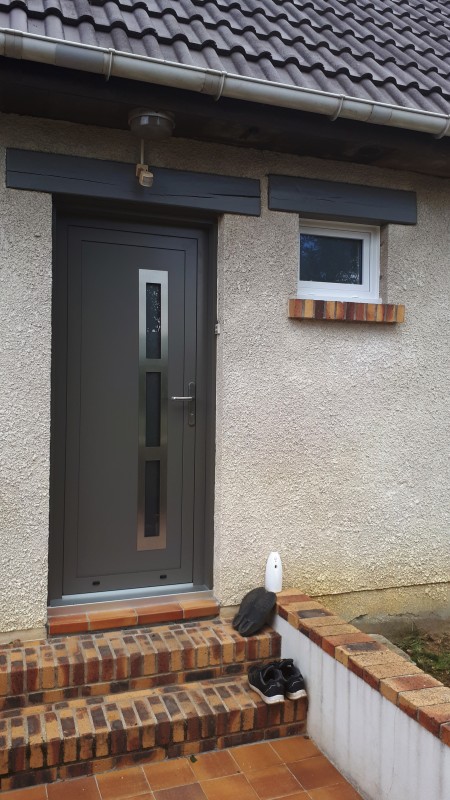 Rénover sa maison avec des fenêtres PVC phoniques et ferrage sécurisé à Cailly près de Quincampoix (76) avec une entreprise certifiée QUALIBAT RGE