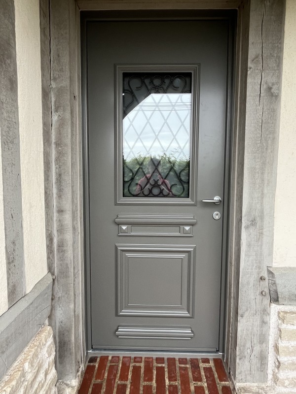 ETANEL Porte d’entrée aluminium tradition spencer française grise sur mesure à Malaunay.