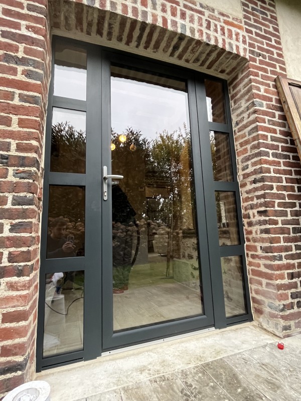 Porte d'entrée aluminium avec traverses sur fixes latéraux 44/2 7016 G rouen