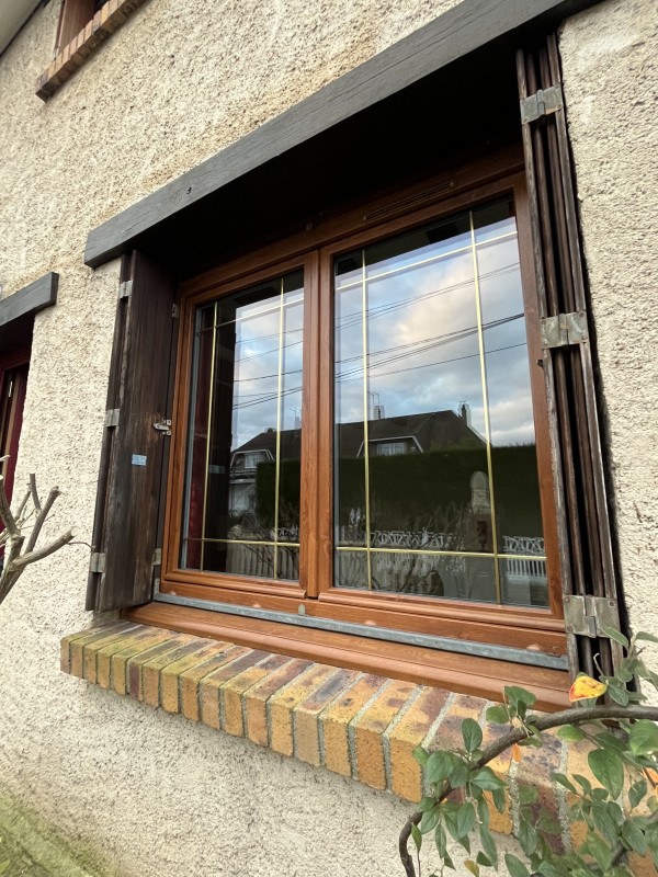 Le volet solaire : choix économique, écologique et avec mise en oeuvre facile RAL 8019 MARRON MOTEUR SOMFY