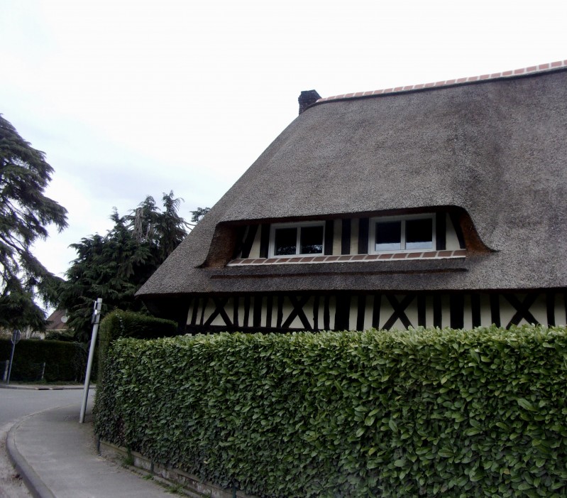 Installez un double vitrage phonique 10/12/6 pour atténuer 39dB par rapport au bruit mesuré à l’extérieur. Des vitrages plus performants sont disponibles.