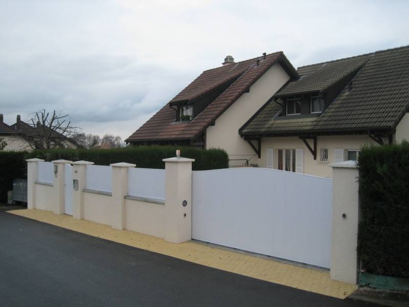 Faire installer un portail en PVC près de La Londe  27