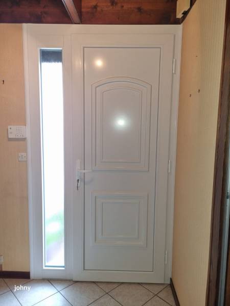 Porte d'entrée PVC rénovation blanche fixe latéral imposte sur mesure isolante sécurisée 44/2