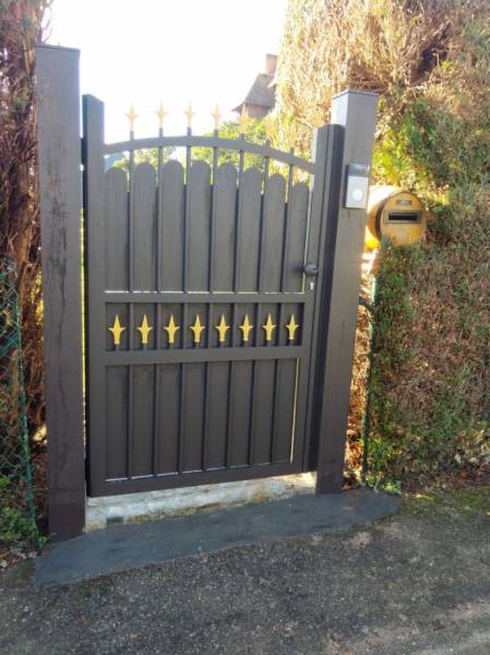 Installer un portail battant motorisé en aluminium à Mont-Saint-Aignan