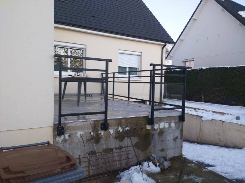 Portail avec moteur SOMFY , clôture et garde-corps en aluminium fabriqué en France grège 9007 texturé personnalisé et sur mesure à Tourville-la-Rivière près de Rouen 76