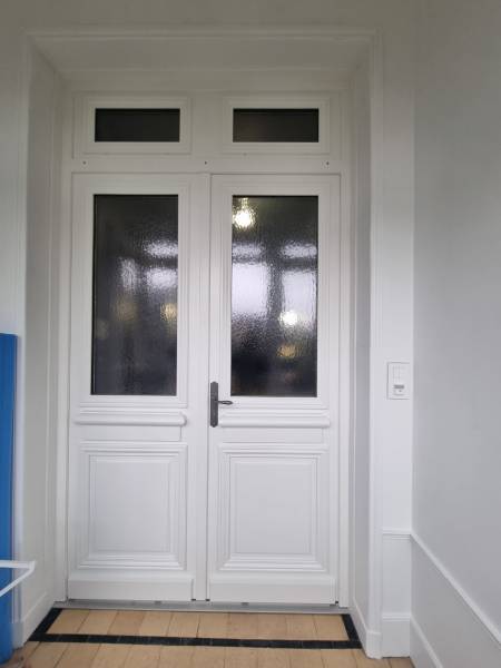 Porte bois vitrage cathédrale