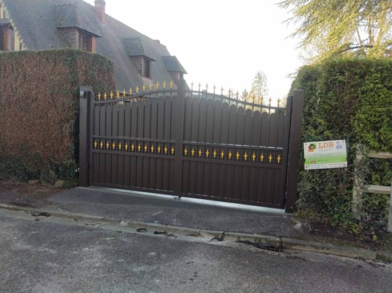 Installer un portail battant motorisé en aluminium à Mont-Saint-Aignan