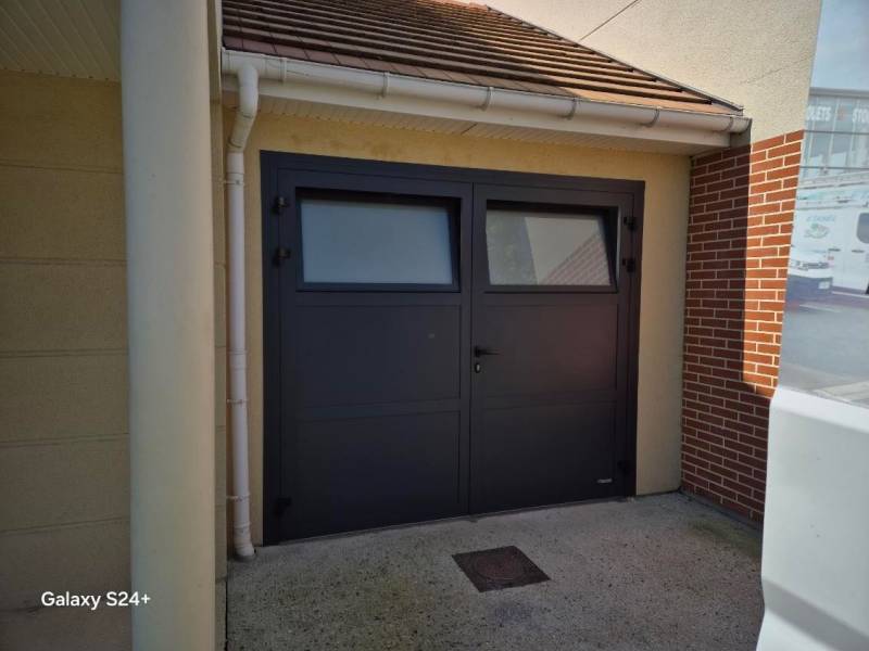 ETANEL Vue intérieure de la porte de garage battante sans rails au Grand-Quevilly.