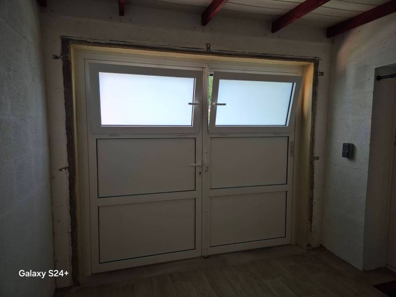 ETANEL Porte de garage battante en aluminium gris anthracite au Grand-Quevilly.