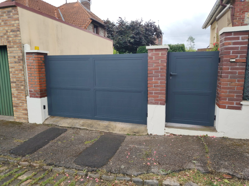 Ensemble portail et portillon aluminium sur mesure par ETANEL à Rouen