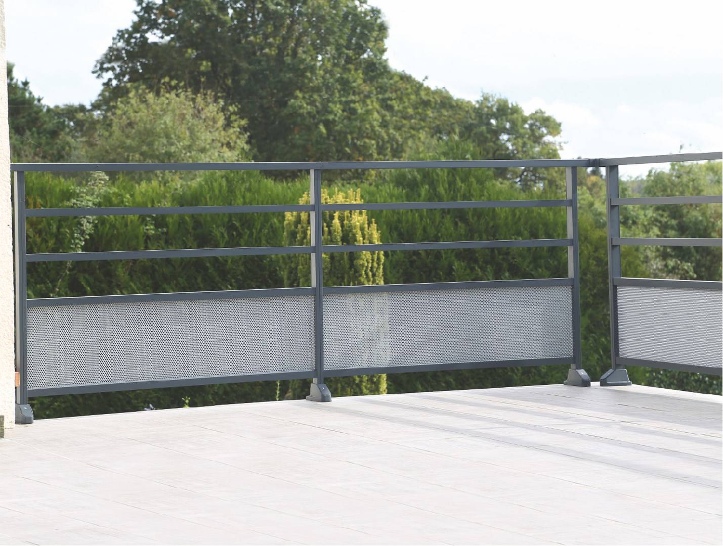 Faire monter un garde-corps près de Yerville 76760