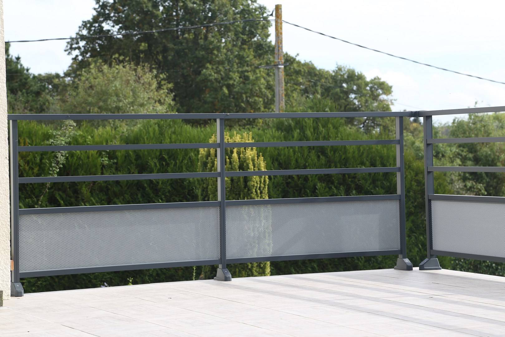 Sécuriser sa terrasse avec un garde-corps près de Barentin 76360