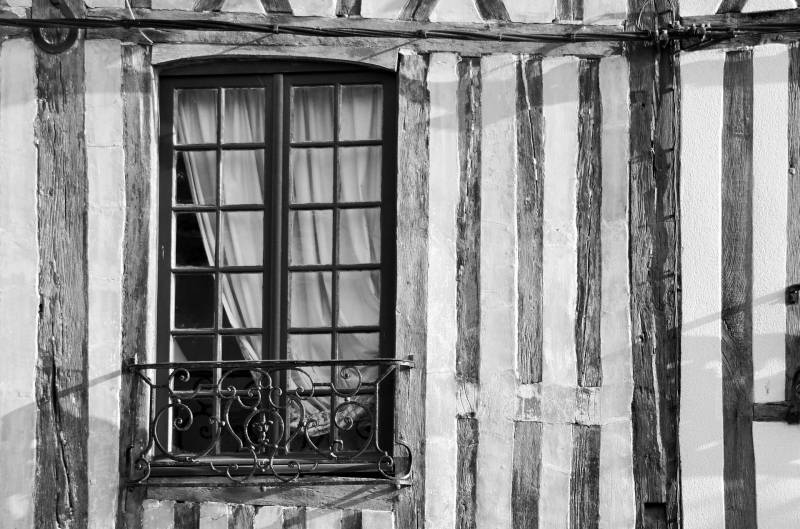 Installer des fenêtre imitation bois pour une maison en colombage à Rouen 76